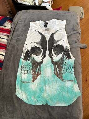 Teenage runaway size medium new with tags